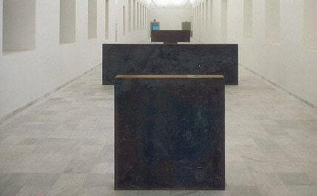 'Equal-Parallel/Guernica-Bengasi', de Richard Serra, en el Reina Sofía antes de su desaparición./EFE