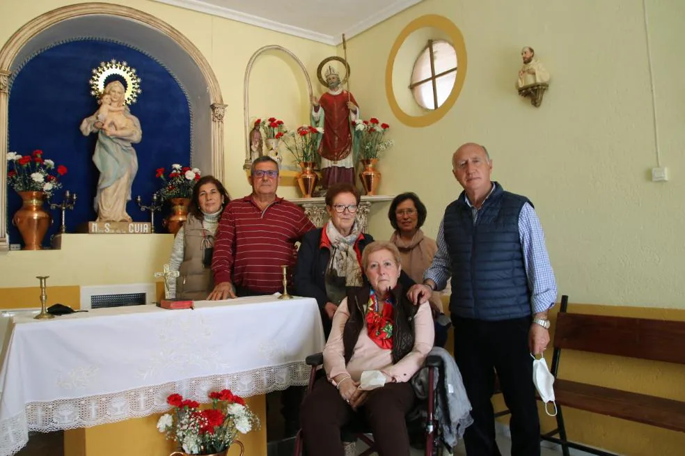 Miembros de la hermandad de San Valentín y Virgen de la Guía. / SOL GÓMEZ