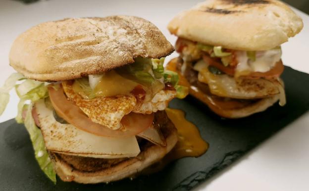 Delicious gourmet burgers for tapas.  / chuly parra