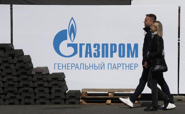 Cartel de Gazprom, en San Petersburgo./EFE