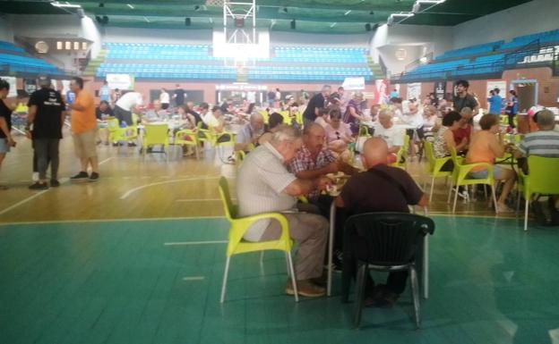 Residents of Romangordo and Higuera de Albalat in the Navalmoral pavilion.