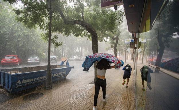 Imagen de archivo de un temporal en Cáceres. 