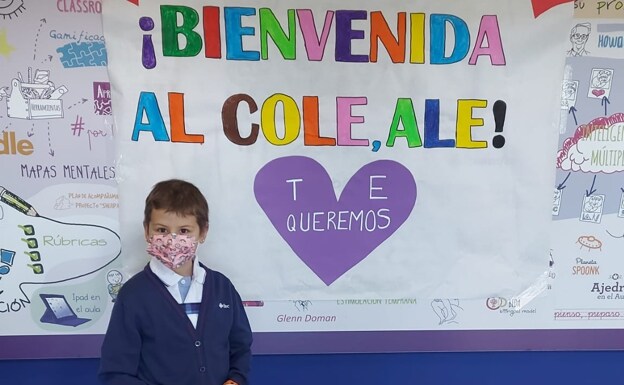 Cartel que recibió a Alejandra cuando regresó al colegio tras superar una leucemia infantil. /R. C.