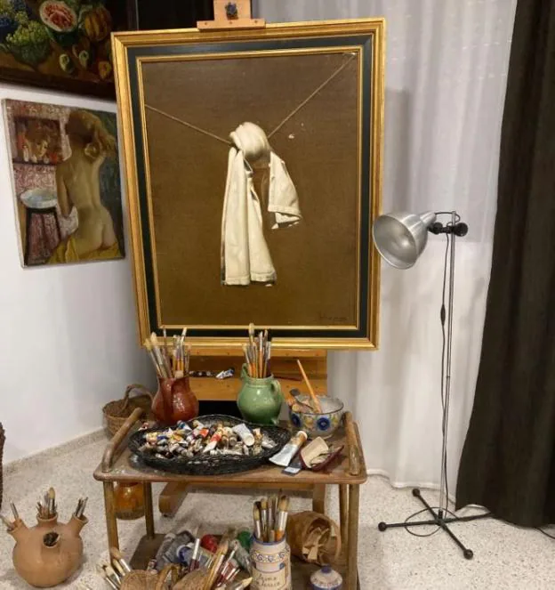 Recreación del estudio del pintor y una de sus obras. 