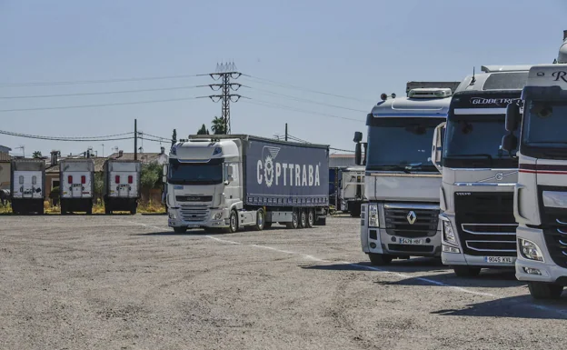 Camiones estacionados en Gévora. 