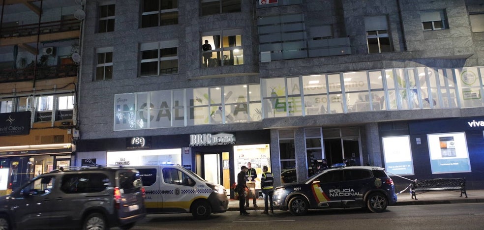 Fallece un hombre de 80 años al caer de un segundo piso en la calle Gil