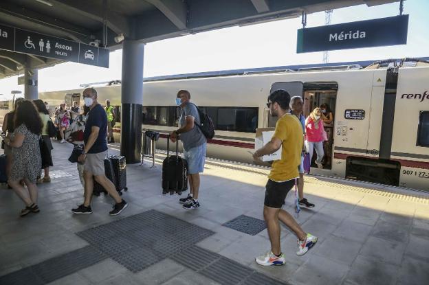 Renfe no garantiza a Extremadura los nuevos trenes anunciados por Vara para 2023