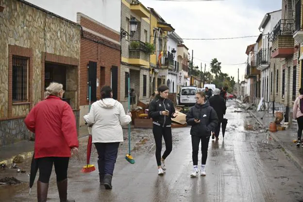 Estado de una de las calles de La Roca de la Sierra. 