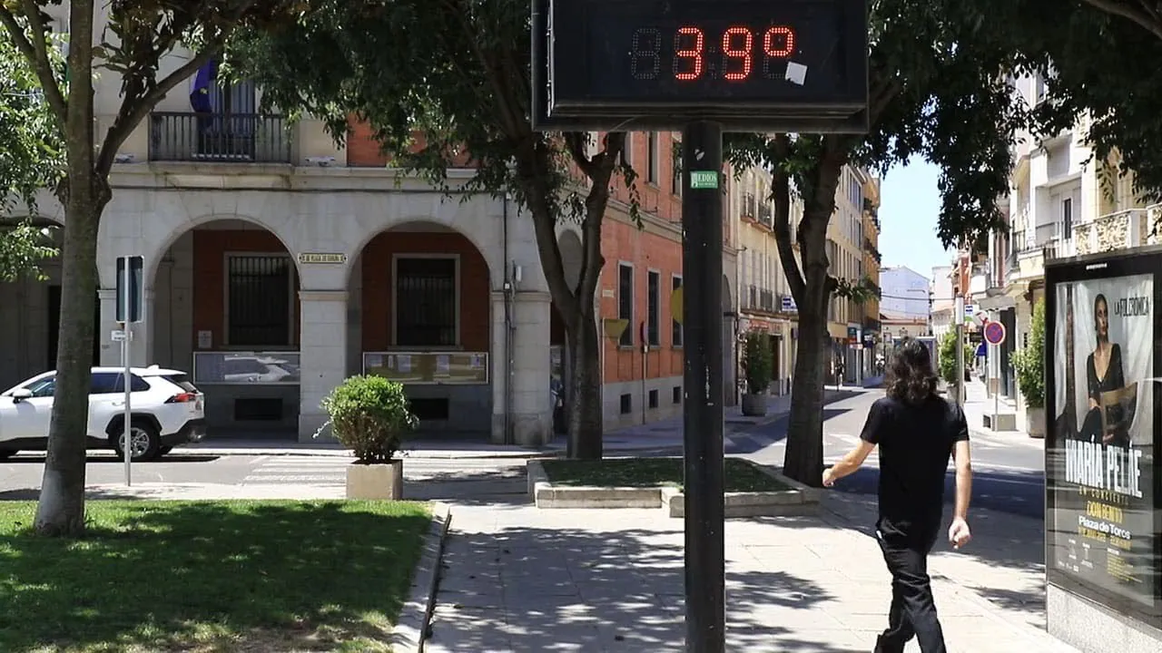 Un termómetro que marca 39 grados en Don Benito.