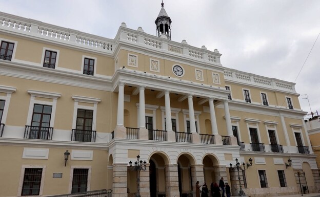 La fachada del Ayuntamiento, sin andamios. 