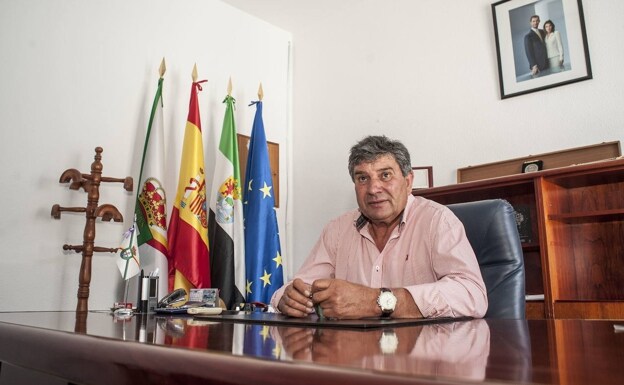 Antonio Luna, en su rol de alcalde en la anterior legislatura en Usagre. 