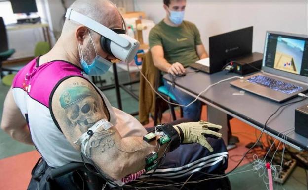 Gafas de realidad virtual para mover manos y brazos de lesionados medulares
