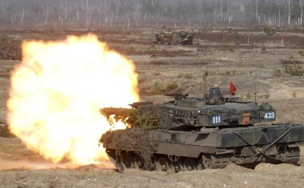 Un tanque alemán Leopard 2 durante ejercicios militares de la OTAN en Letonia. /EFE