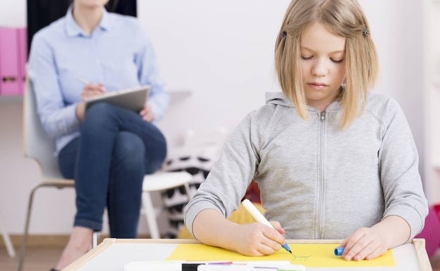 Los niños con Asperger rehúyen el contacto social./R. C.
