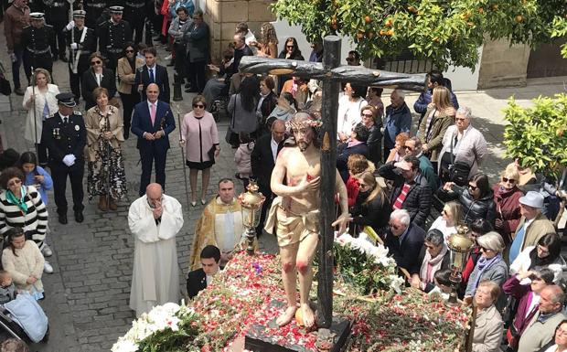Procesión del Santísimo Cristo de los Afligidos a su paso por la Plaza del Pilar Redondo 