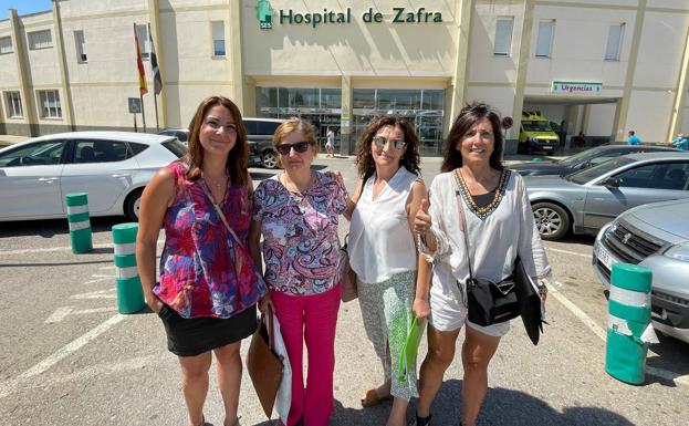 Las cuatro profesionales sanitarias representantes de la Plataforma en Defensa del Hospital de Zafra 